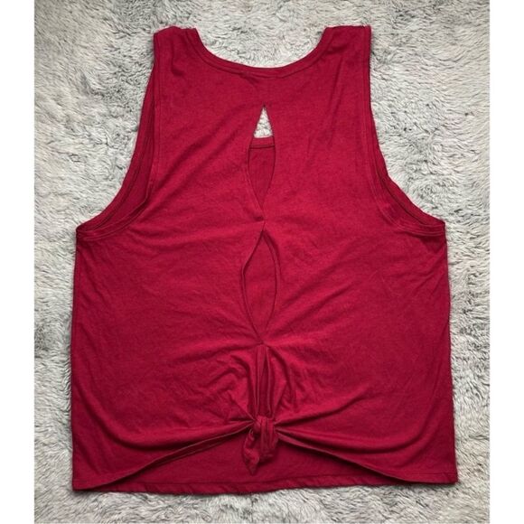 Victoria’s Secret sport red cut out key hole back tank top - Picture 3 of 4